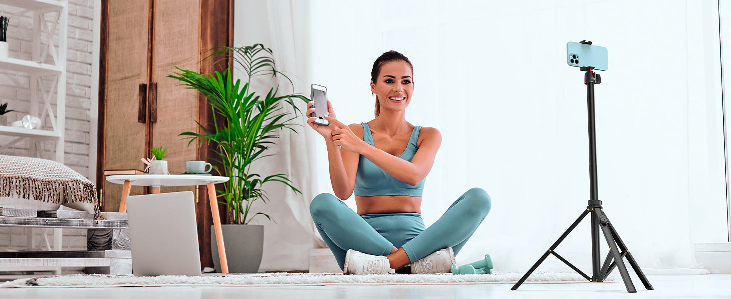 Tripod with Universal Phone Clip