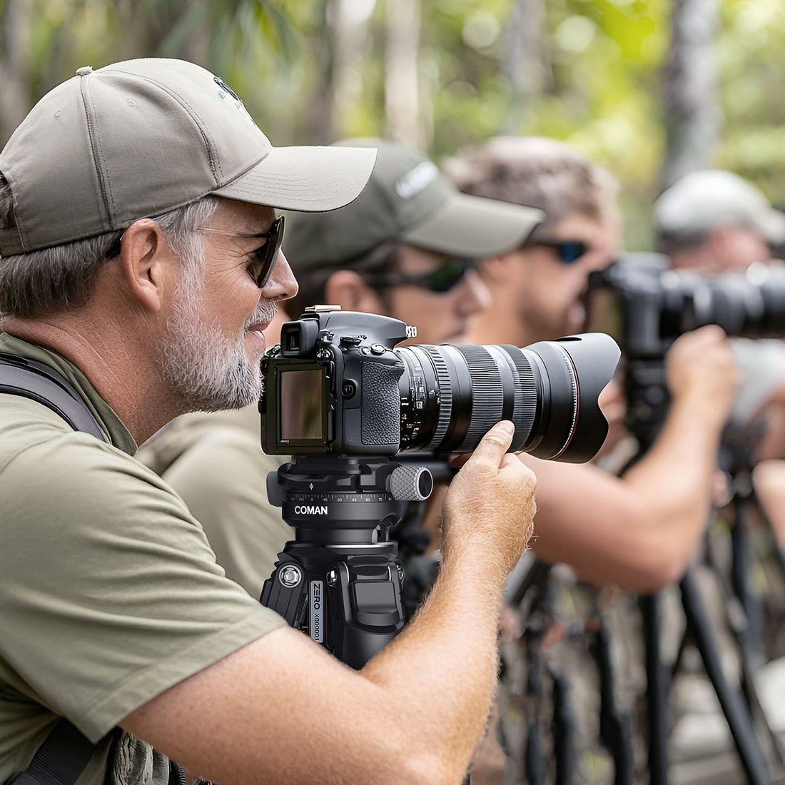 Compact & sturdy camera tripod